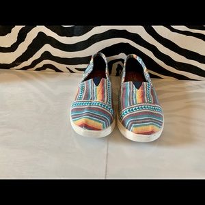 Toms shoes size 3.5Y never worn